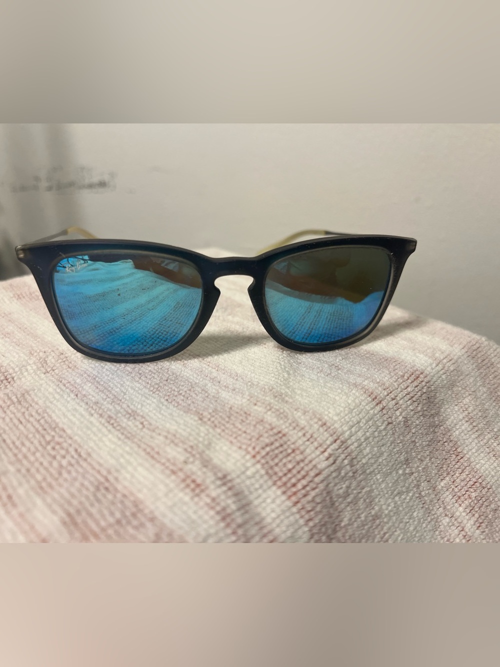 Men's Rayban Sunglasses with Blue Mirrored Lenses